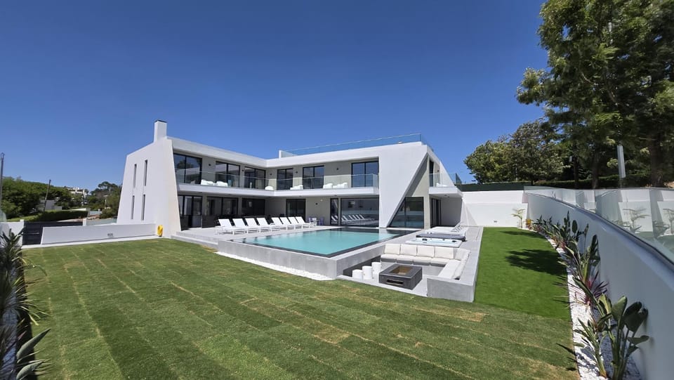 Dream Villa by Laranjal Rentals Villa in Olhos de Água