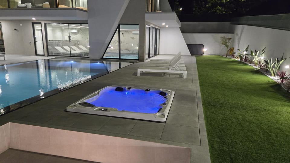 Dream Villa by Laranjal Rentals Villa in Olhos de Água