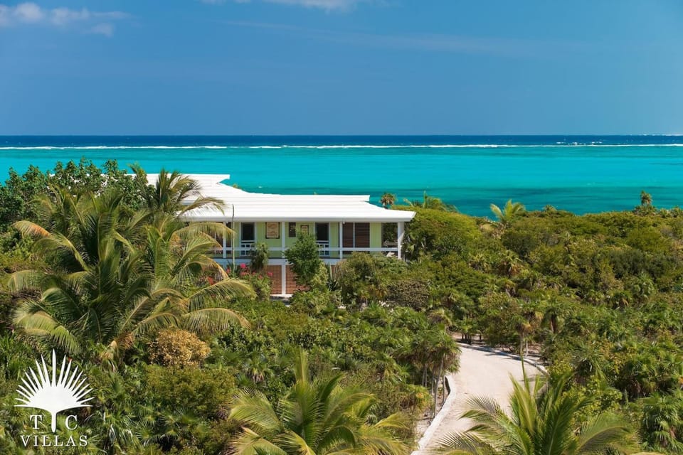 Reef Beach House 2BR Cozy Island-Style on Grace Bay w Pool Villa in The Bight Settlement