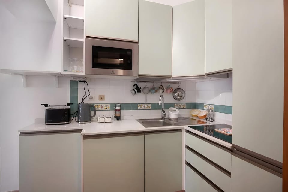 Kitchen or kitchenette, Living room