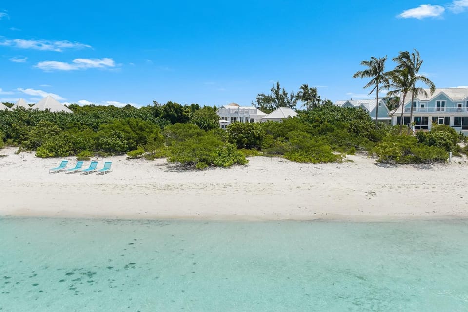 Coccoloba 2BR Beachfront w Pool Kayaks & Direct Taylor Bay Access Villa in Turks and Caicos Islands