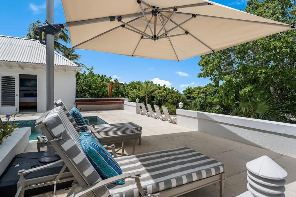 Coccoloba 2BR Beachfront w Pool Kayaks & Direct Taylor Bay Access Villa in Turks and Caicos Islands