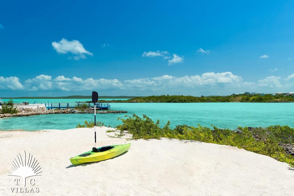 Cerulean 3BR Modern Villa on Chalk Sound w Pool & Water Access Villa in Turks and Caicos Islands