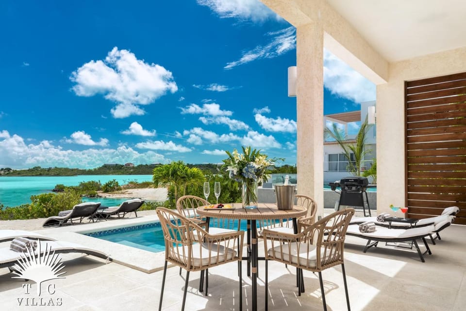 Cerulean 3BR Modern Villa on Chalk Sound w Pool & Water Access Villa in Turks and Caicos Islands