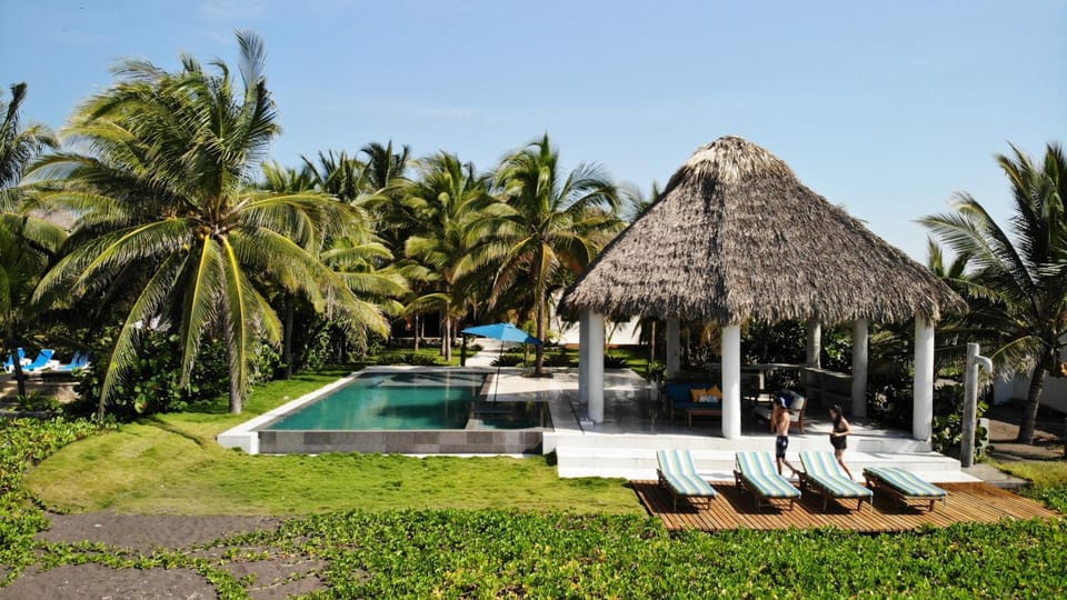 Pool view, Swimming pool, sunbed