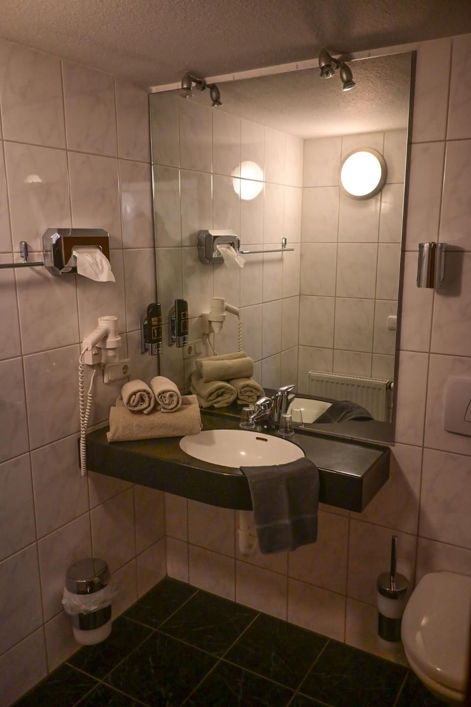 Toilet, Bathroom, towels