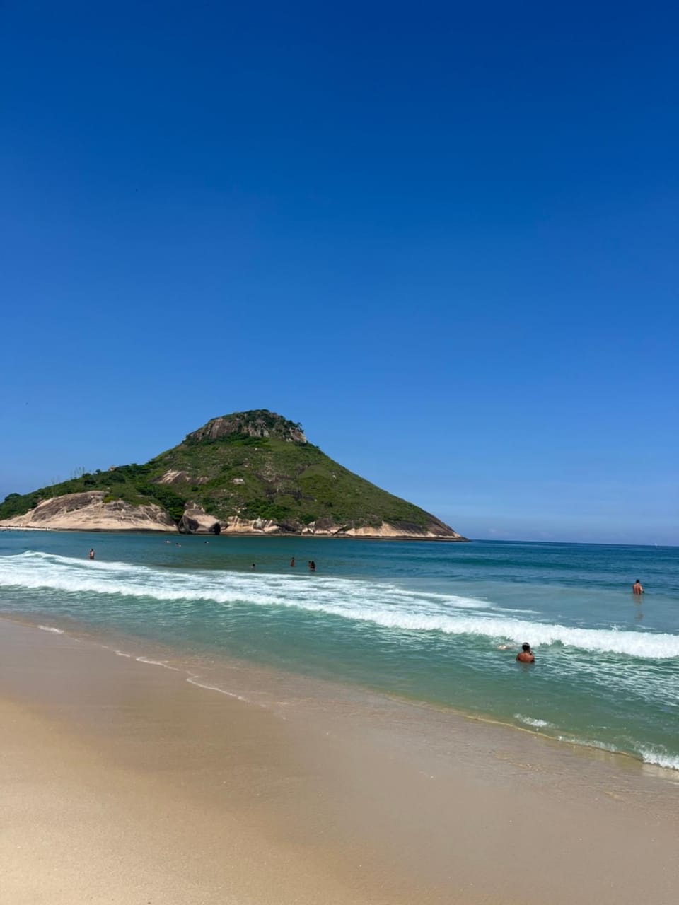 Apartment with pool and 3 minutes from Recreio beach Apartment in Rio de Janeiro