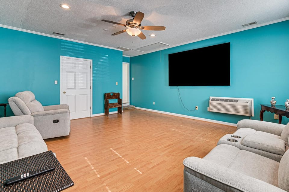 Hot Tub + Gazebo: Group Getaway Near Dtwn Conway! House in South Carolina