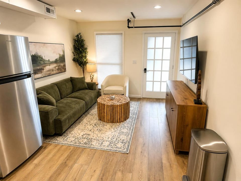 TV and multimedia, Living room, Photo of the whole room, Decorative detail, Seating area