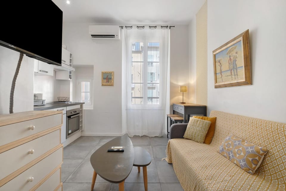Vintage Apartment in Nice