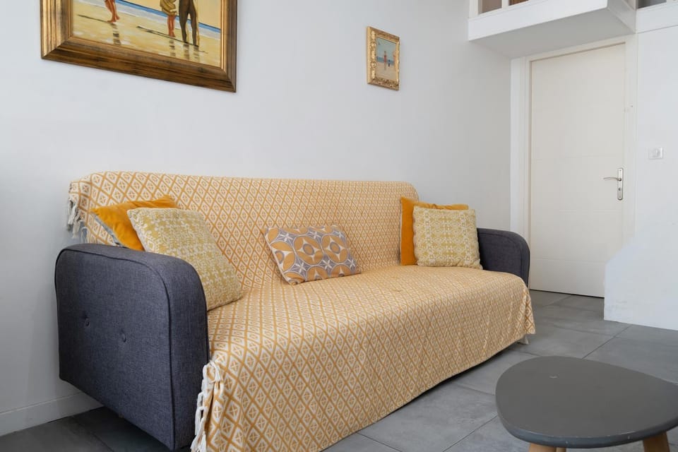 Vintage Apartment in Nice