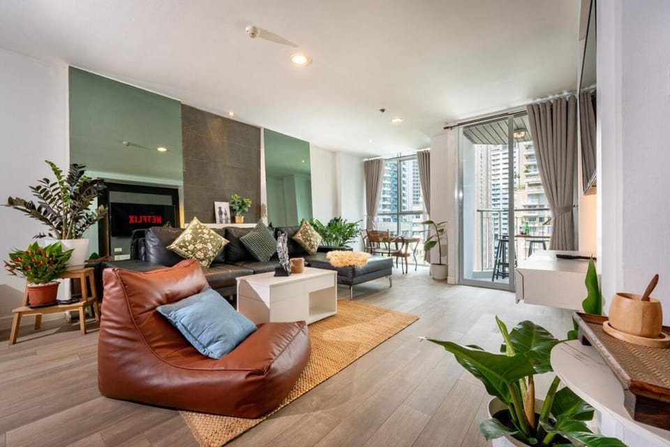 Lucky 808 2BedRoom 100sqm BTS Chidlom Apartment in Bangkok