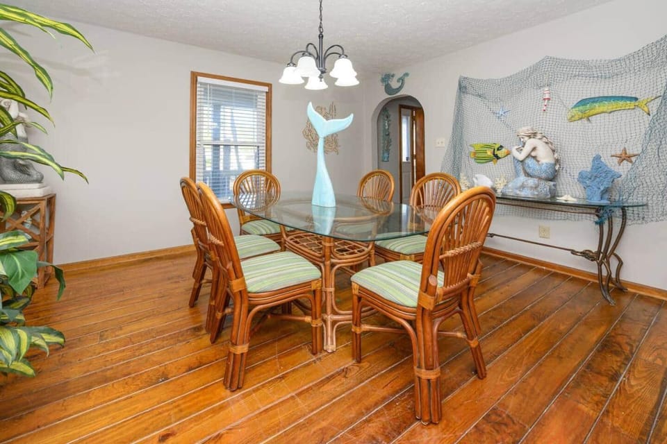 Mermaid Inn - Surfside Beach House in South Carolina