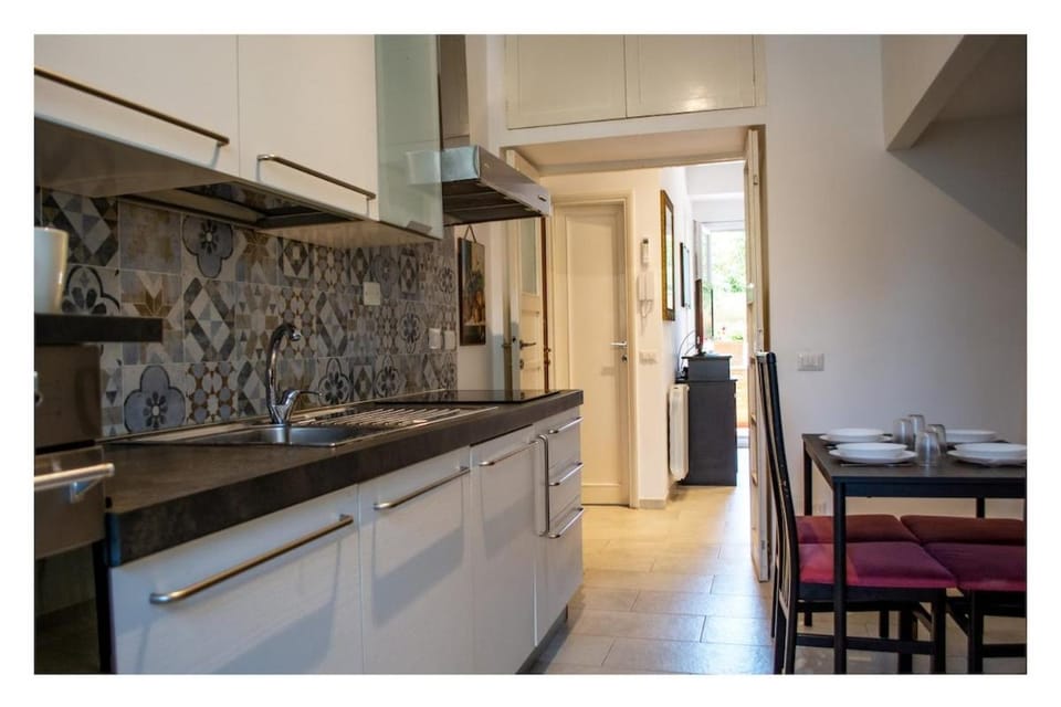 Ostia Holiday Secret Garden Apartment in Ostia