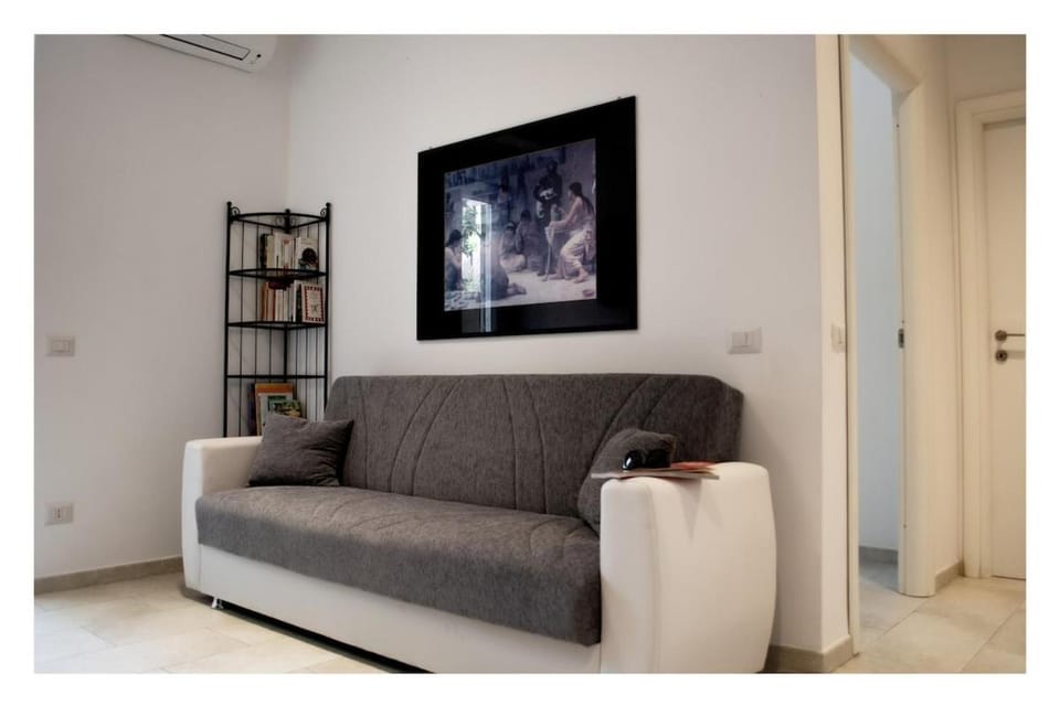 Ostia Holiday Secret Garden Apartment in Ostia