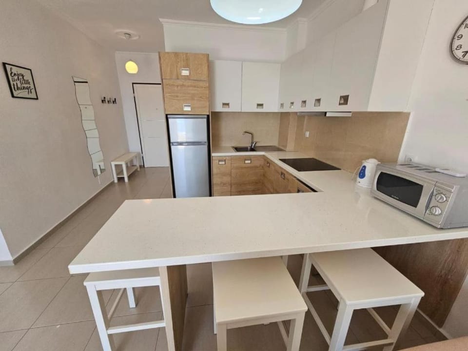Kitchen or kitchenette, Dining area, kitchen