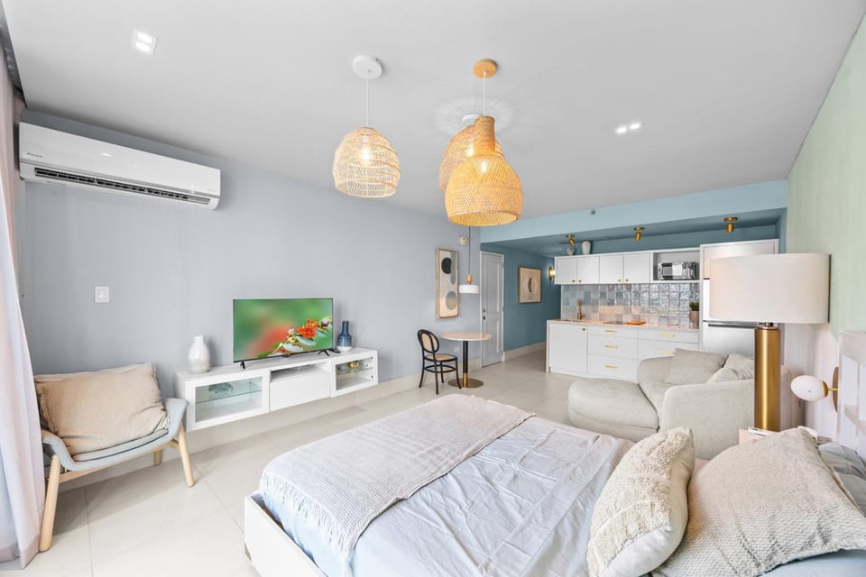 Perfect Couples Getaway with Ocean View Location Apartment in San Juan