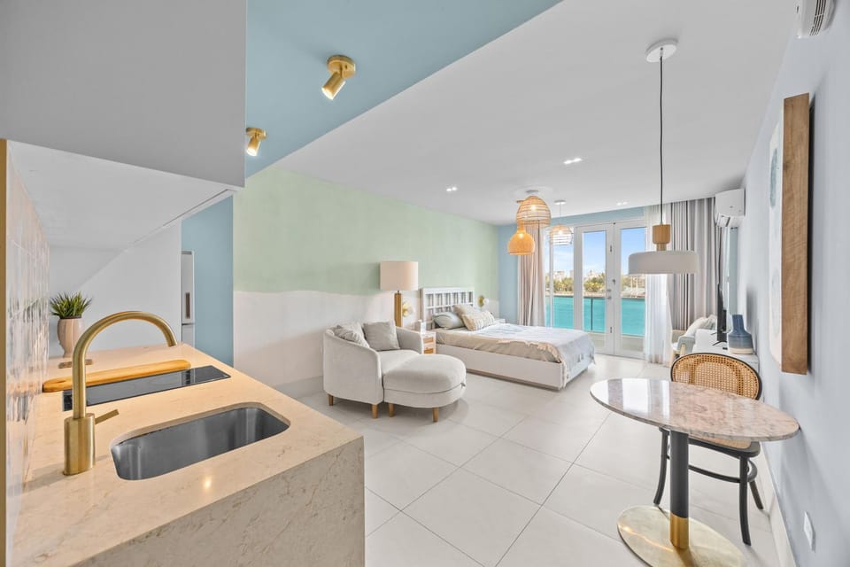Perfect Couples Getaway with Ocean View Location Apartment in San Juan