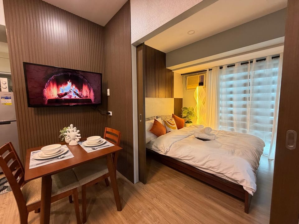Bed, TV and multimedia, Living room, Bedroom