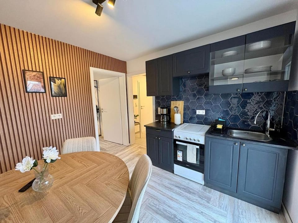 Dining area, kitchen