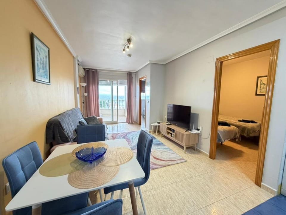 Communal lounge/ TV room, Balcony/Terrace