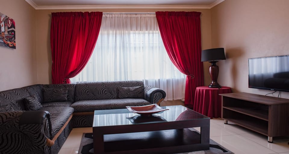 Communal lounge/ TV room, TV and multimedia, Living room, Seating area, Evening entertainment