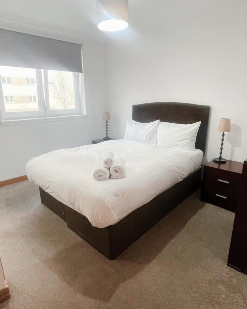 Bed, Bedroom, towels