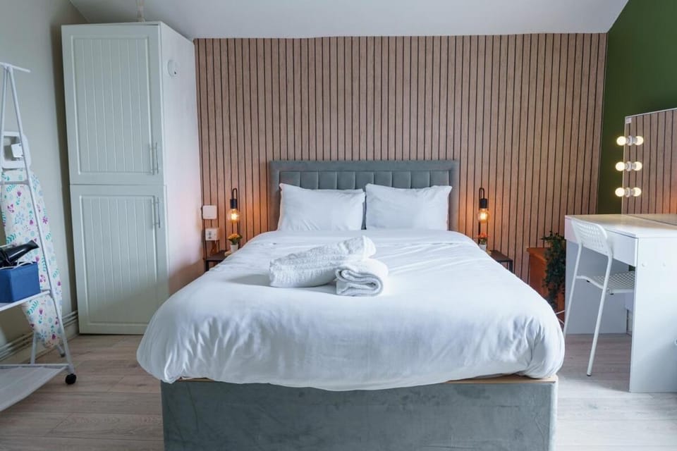 Bed, Bedroom