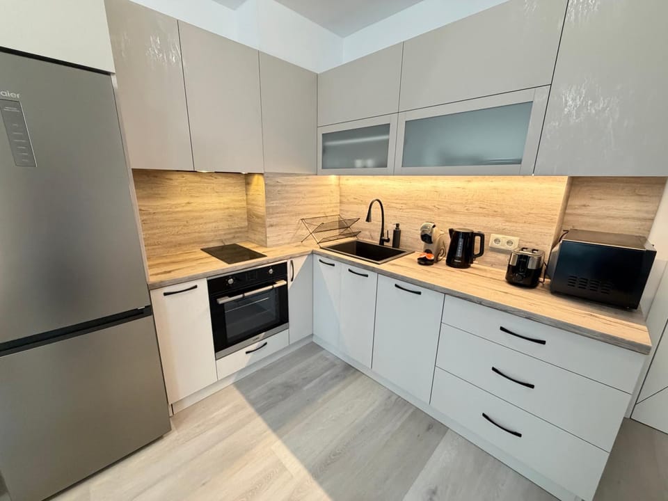 Coffee/tea facilities, Kitchen or kitchenette, dishwasher, microwave, oven, stove, toaster