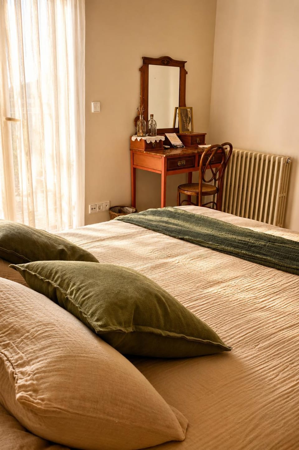 Bed, Bedroom, air conditioner