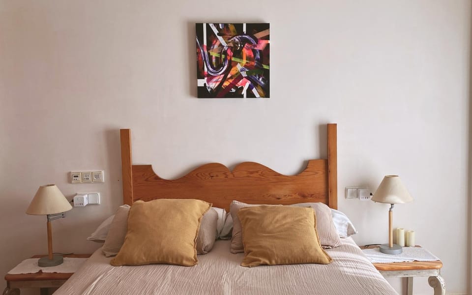 Bed, Mountain view, heating, towels, wardrobe, air conditioner