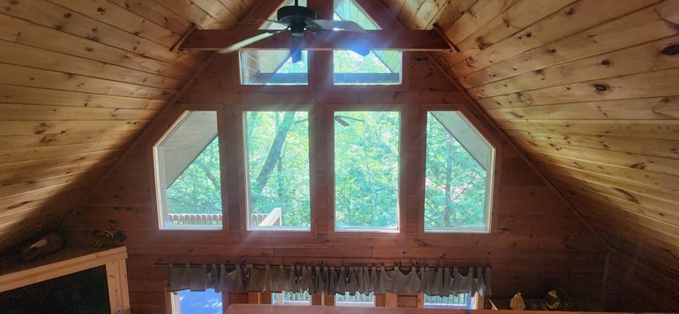 The Bears Den Nature lodge in Gatlinburg