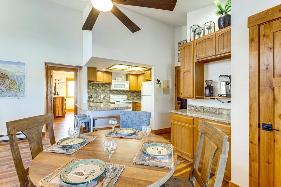 Inviting & Cozy Fraser Condo: Steps to Ski Shuttle House in Fraser