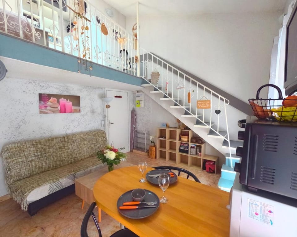 COCON DUPLEX-TERRASSE, L'Amélie d'Élo Apartment in Alt Empordà