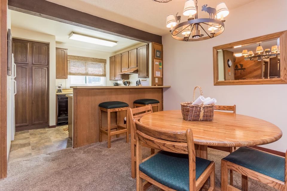 Mammoth Creek Unit 15 House in Mammoth Lakes