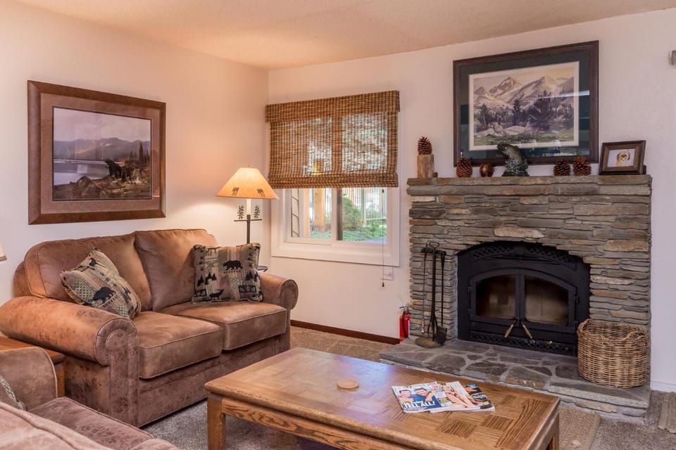 Mammoth Creek Unit 15 House in Mammoth Lakes