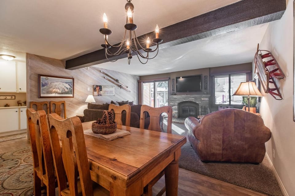 Mammoth Creek Unit 17 House in Mammoth Lakes