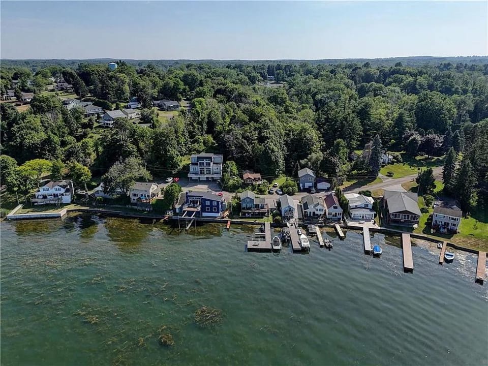 Cute Cottage Overlooking Sodus Bay- Direct Water Access House in Sodus Point