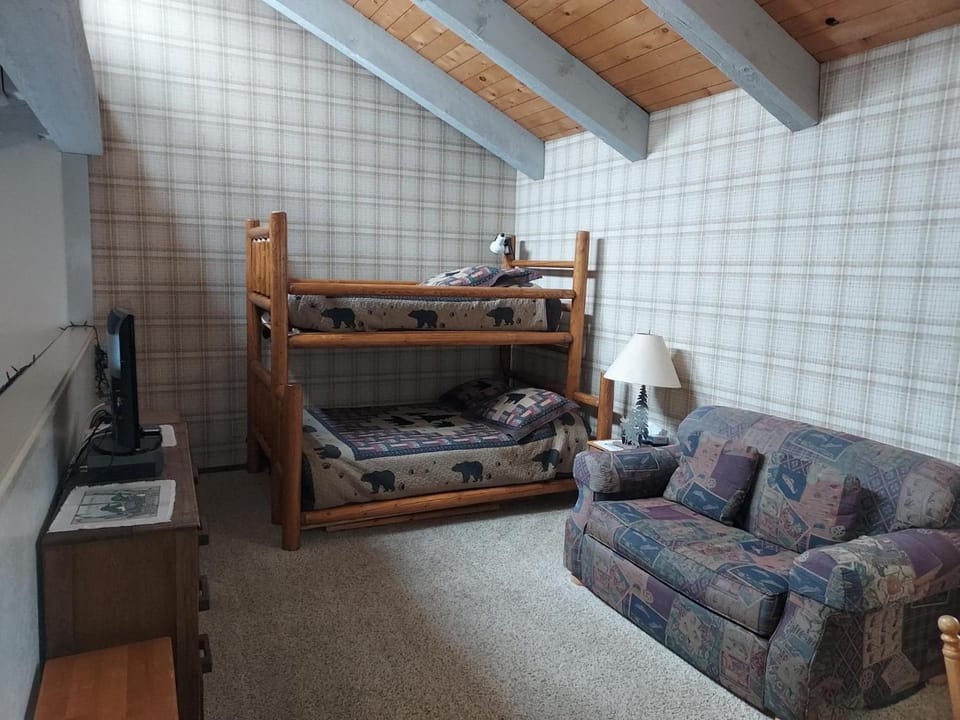 Mammoth Creek Unit 14 House in Mammoth Lakes