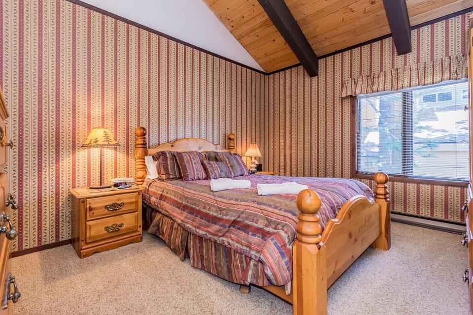 Mammoth Creek Unit 14 House in Mammoth Lakes