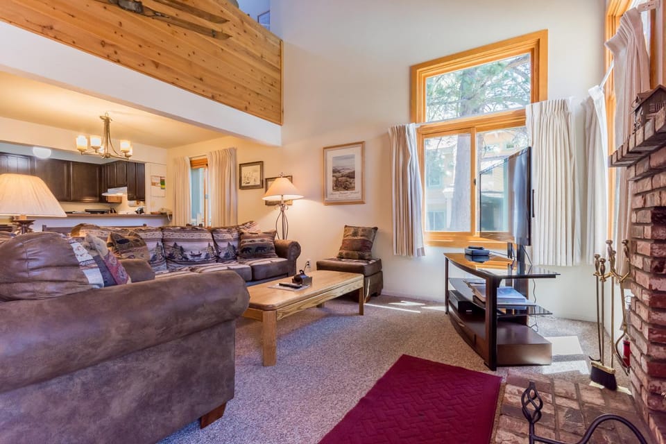 Mammoth Creek Unit 58 House in Mammoth Lakes
