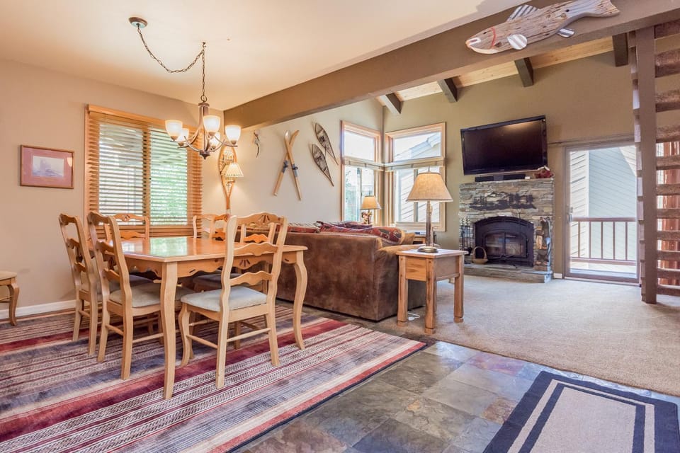 Mammoth Creek Unit 54 House in Mammoth Lakes
