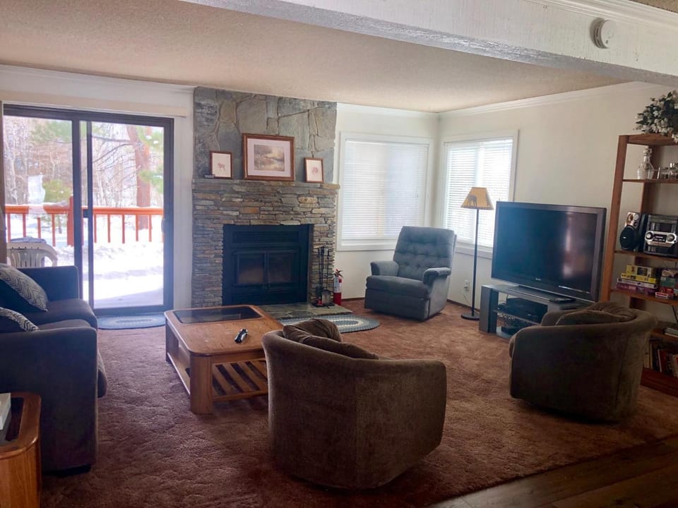 Mammoth Creek Unit 11 House in Mammoth Lakes