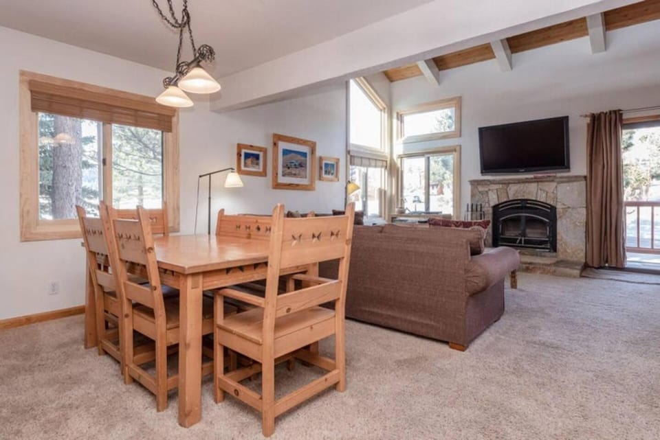 Mammoth Creek Unit 52 House in Mammoth Lakes