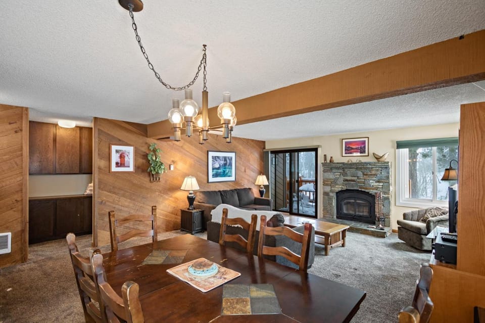 Mammoth Creek Unit 25 House in Mammoth Lakes