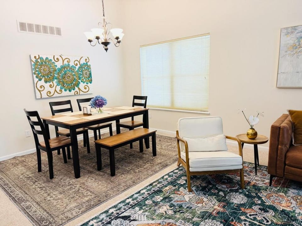Premier 3BR Retreat - CVNP, Blossom & Boston Hills Villa in Cuyahoga Falls