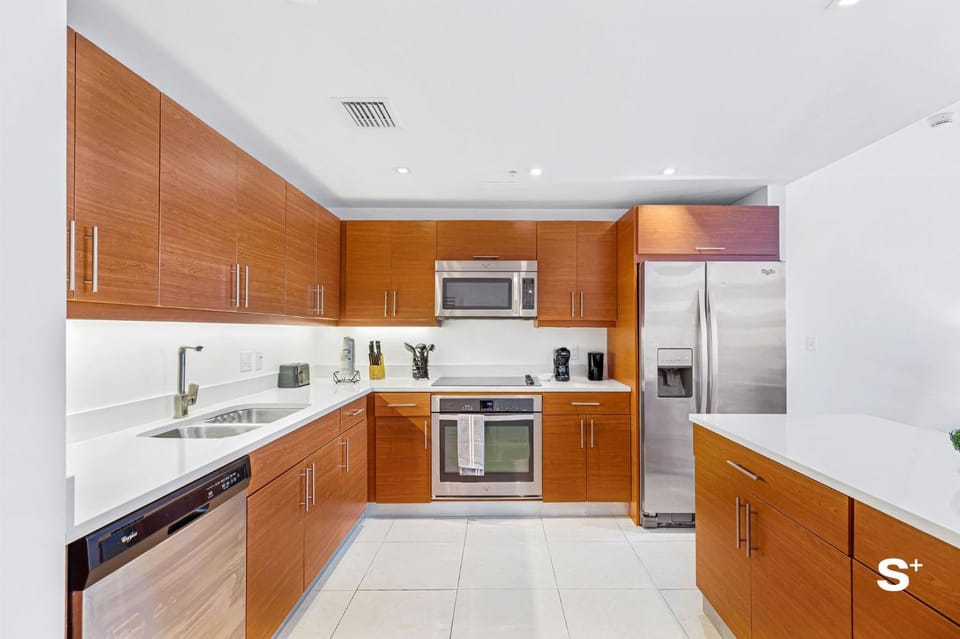 Modern 2-BD Condo in Midtown Miami Pool & Gym House in Miami