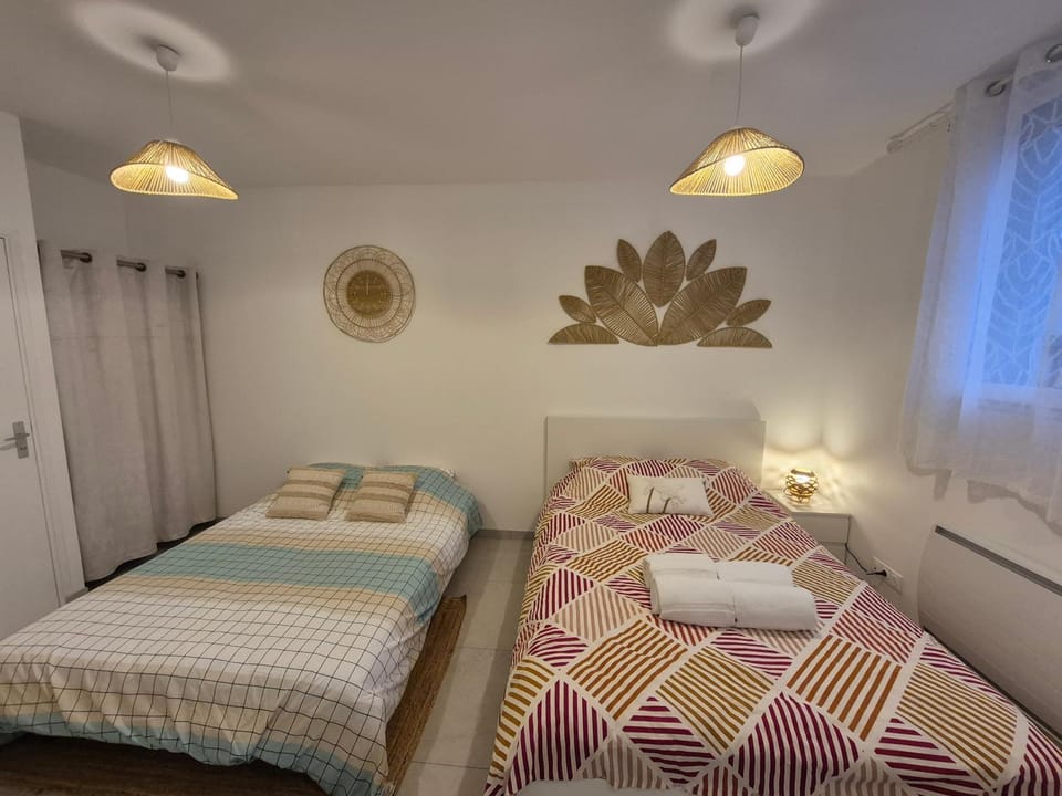Bed, Photo of the whole room, Bedroom, towels, wardrobe