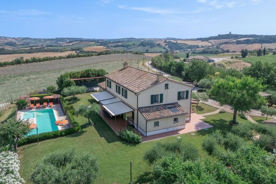 Property building, Garden, Swimming pool