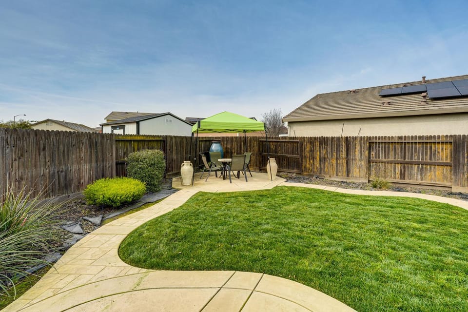 Sophisticated Sanctuary: 8 Mi to Lodi Wineries! House in Stockton
